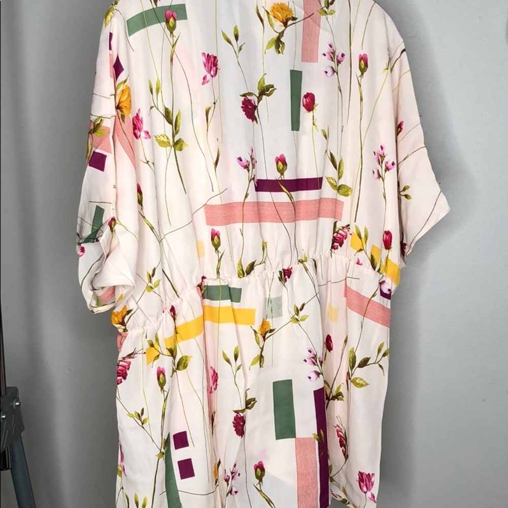 BLUSH FLORAL PRINT TOP - Picture 4 of 4